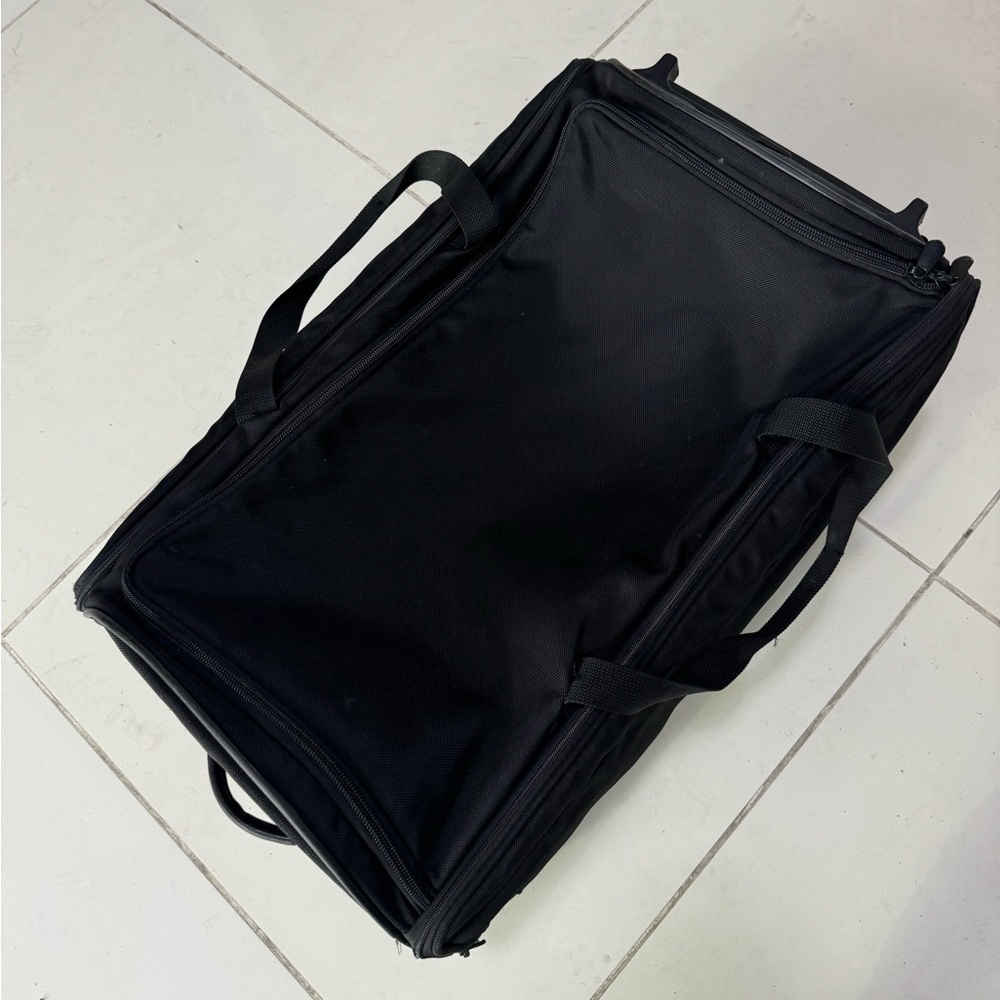 Briggs and Riley Check on Large Duffel Suitcase - Picture 3 of 11